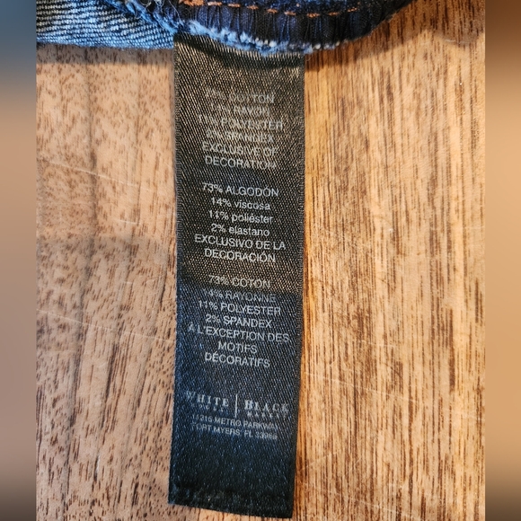 Women’s White House Black Market Size 6 Reg Dark Wash Boot Cut Denim Jeans - Picture 4 of 6